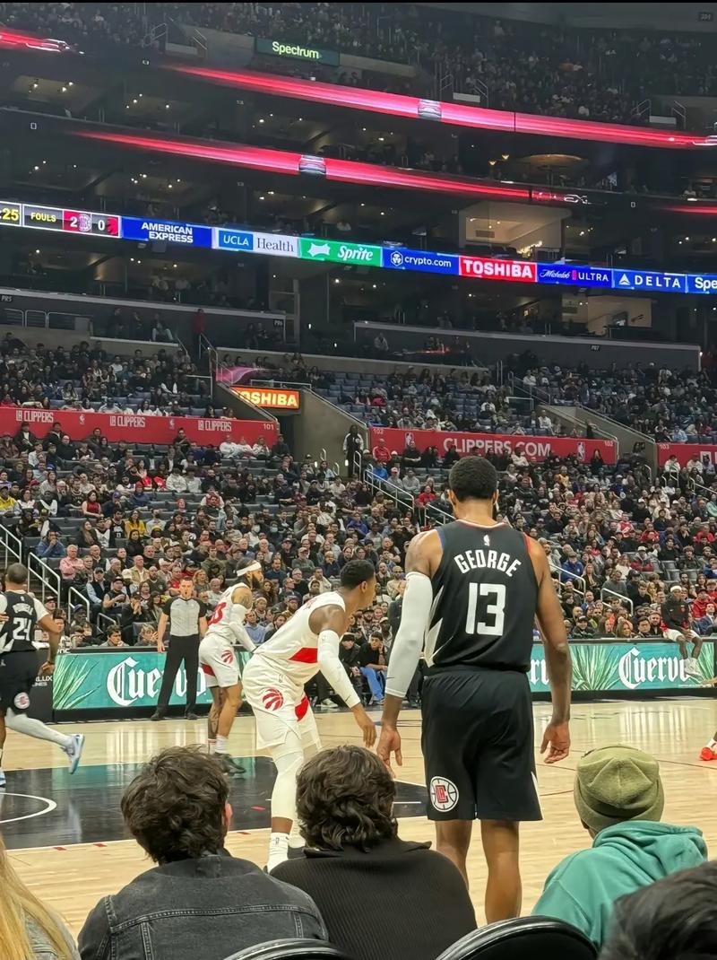 铜梁融媒：U16国足已抵达重庆备战，全力冲刺U17亚洲杯预选赛（铜梁融媒：U16国足抵渝集结备训，剑指U17亚洲杯预选赛）