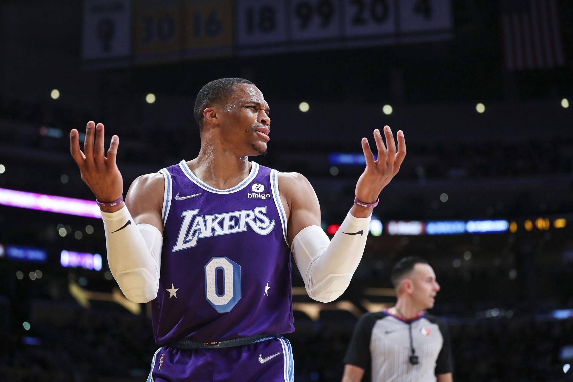 NBA漫谈｜年终大战三大传奇剧本，骑勇神仙打架欧文上演绝杀（NBA漫谈｜年末巅峰对决三幕传奇，骑士勇士神仙决战，欧文压哨绝杀）