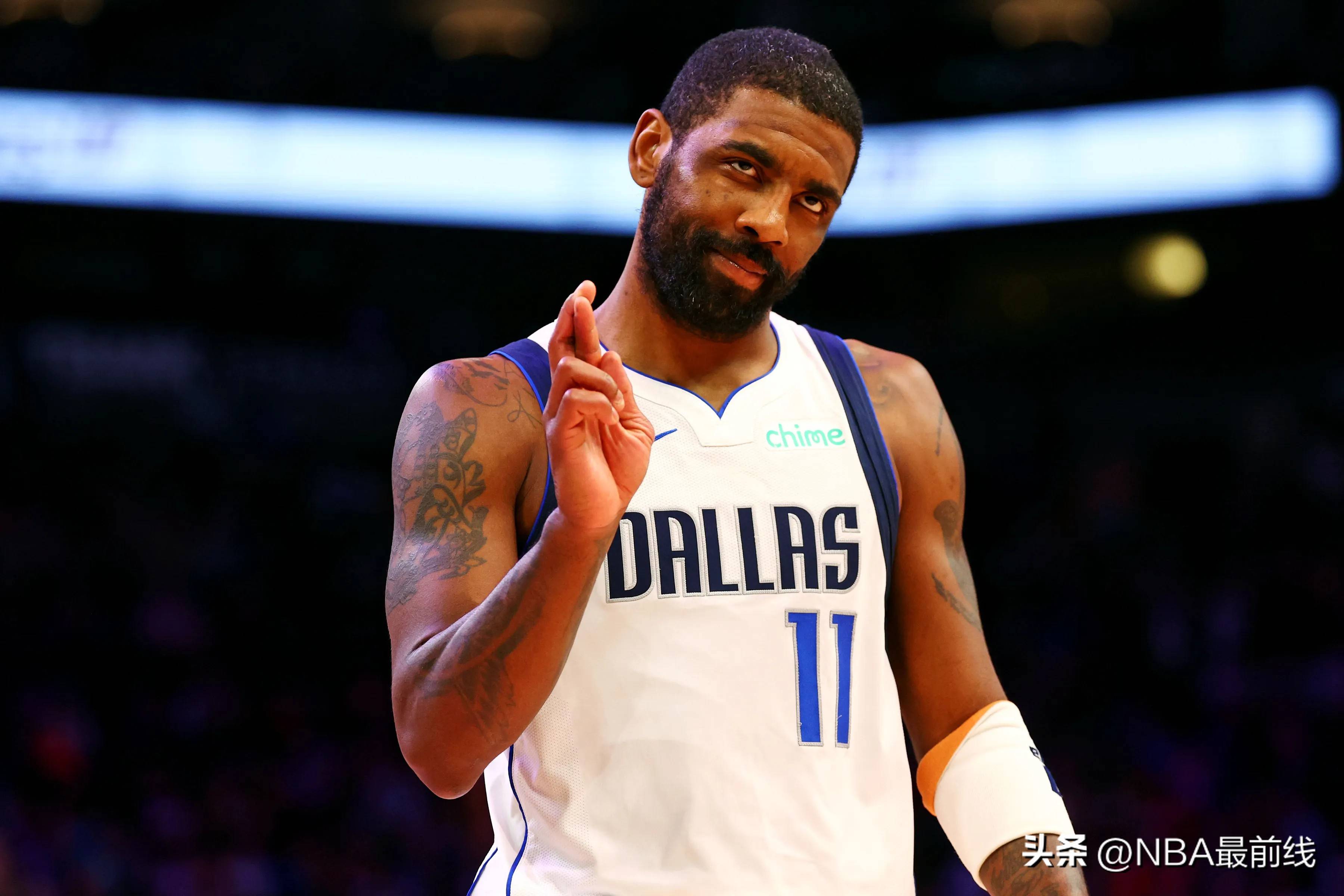 明天独行侠主场迎战活塞 安东尼·戴维斯因小腿伤势出战成疑（明日独行侠坐镇主场迎战活塞，安东尼·戴维斯因小腿伤势出场成疑）