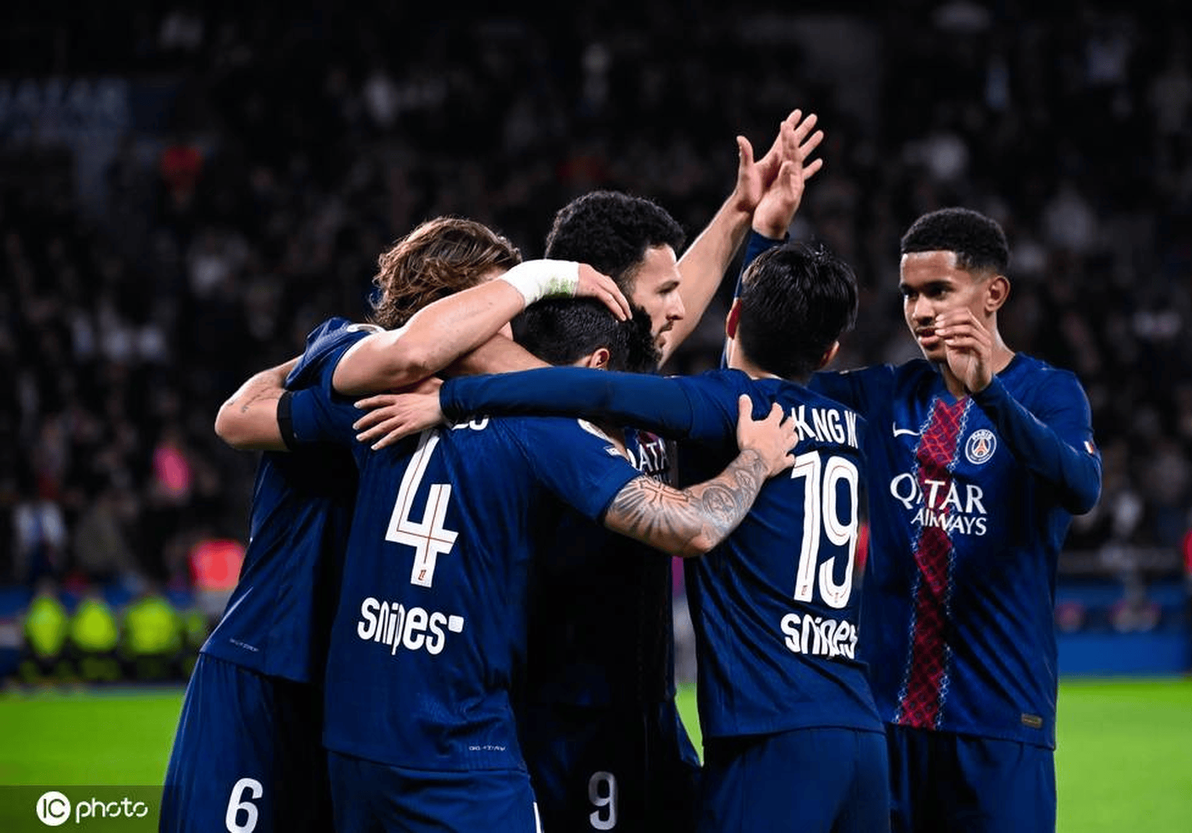 摩纳哥年轻天才频频爆发（摩纳哥新星接连闪耀）