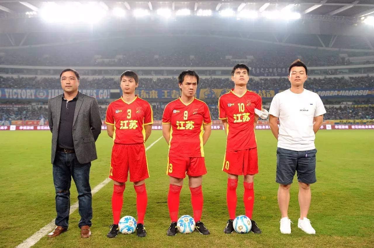 高情商！王楚钦赛后采访，感谢国乒队友，6-0后更加释放（情商拉满！王楚钦赛后致谢国乒队友，6-0后心态更放开）