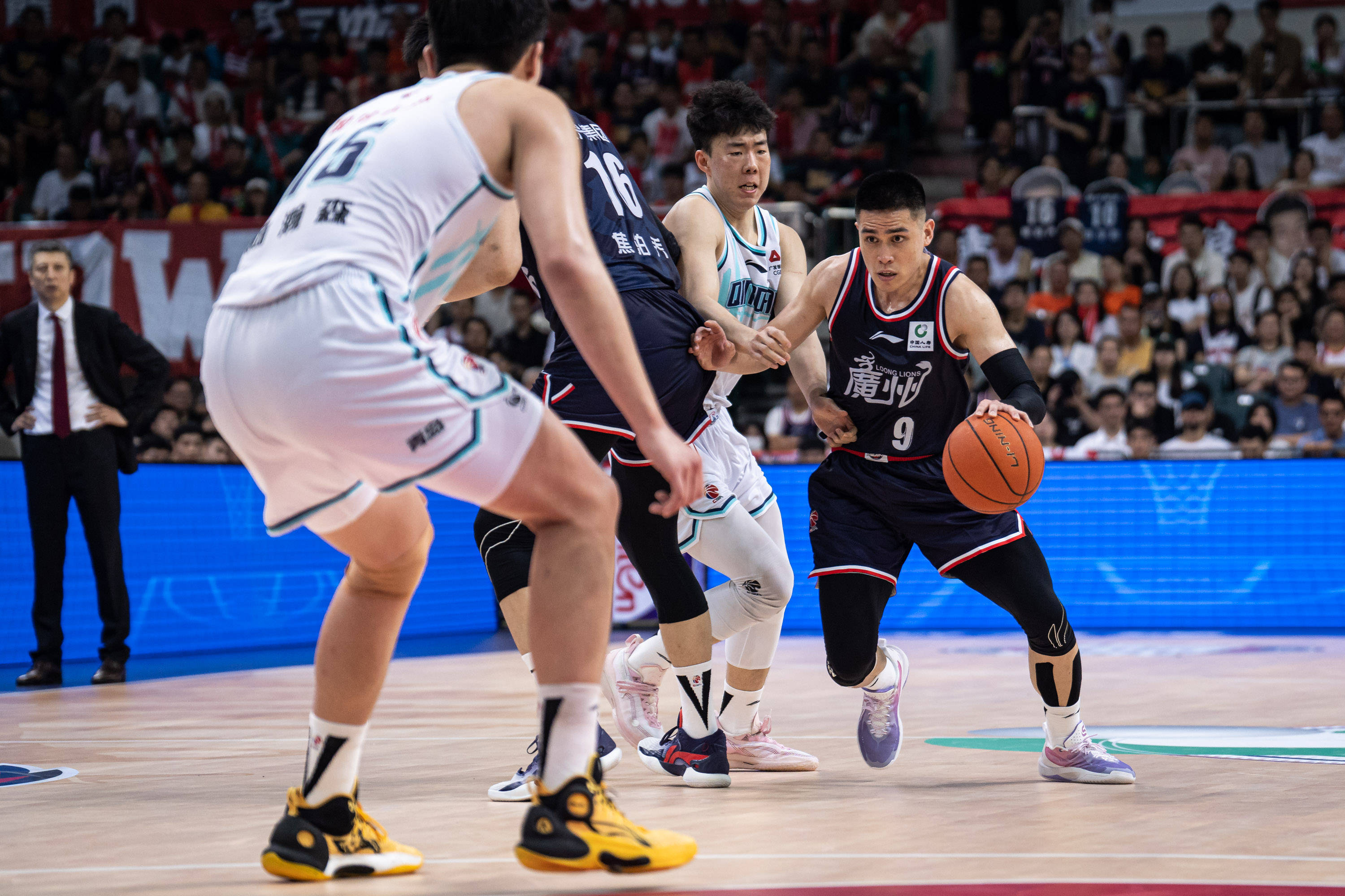 国际米兰圆领卫衣，太漂亮啦想要（国际米兰圆领卫衣，颜值在线，忍不住想入手）