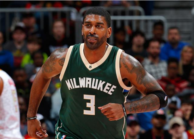 3C：骨上的钢板是我考虑退役原因之一；弗里克说表现好能抽烟（3C：骨内钢板让我考虑退役；弗里克称表现出色可获抽烟许可）